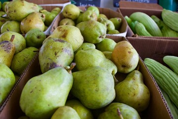 Pears in box