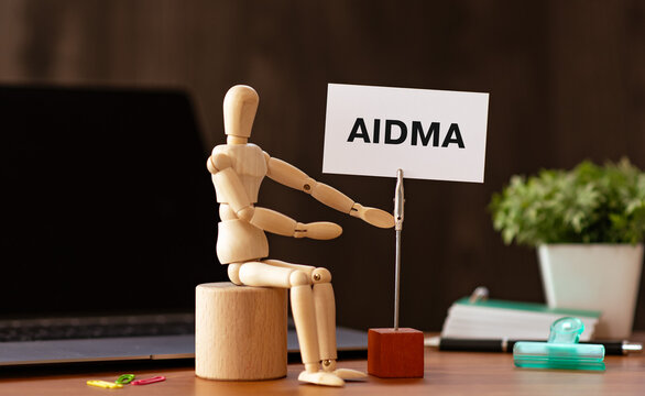 There is word card with the word AIDMA. It is as an eye-catching image.