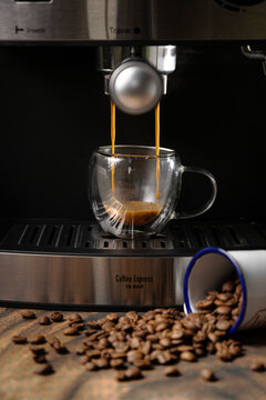 Coffee, milk and canela. The day starts with a good cup of cappuccino.