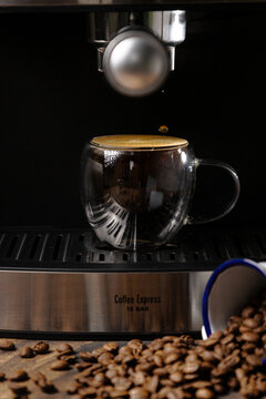 Coffee, milk and canela. The day starts with a good cup of cappuccino.