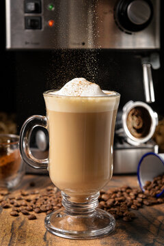 Coffee, milk and canela. The day starts with a good cup of cappuccino.