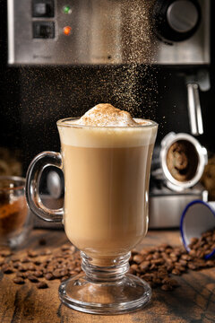 Coffee, milk and canela. The day starts with a good cup of cappuccino.