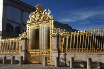 Golden gate at the front of the Palace of Versailles   © RL4_ACE