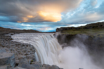 Obraz premium Large waterfall in Iceland
