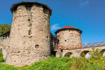 Obraz premium Ancient stone fortress towers with bridge and archways