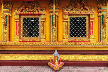 Golden Temple Wall in Wat Si Muang