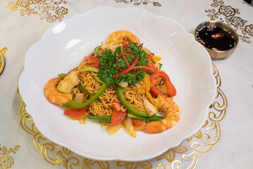 Shrimps with noodles