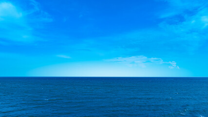 Obraz premium Nature of the beach and sea Summer with sunshine, sandy beaches, clear blue waters sparkling against the blue sky. On an island with good ecology and environment Background for summer vacation concept