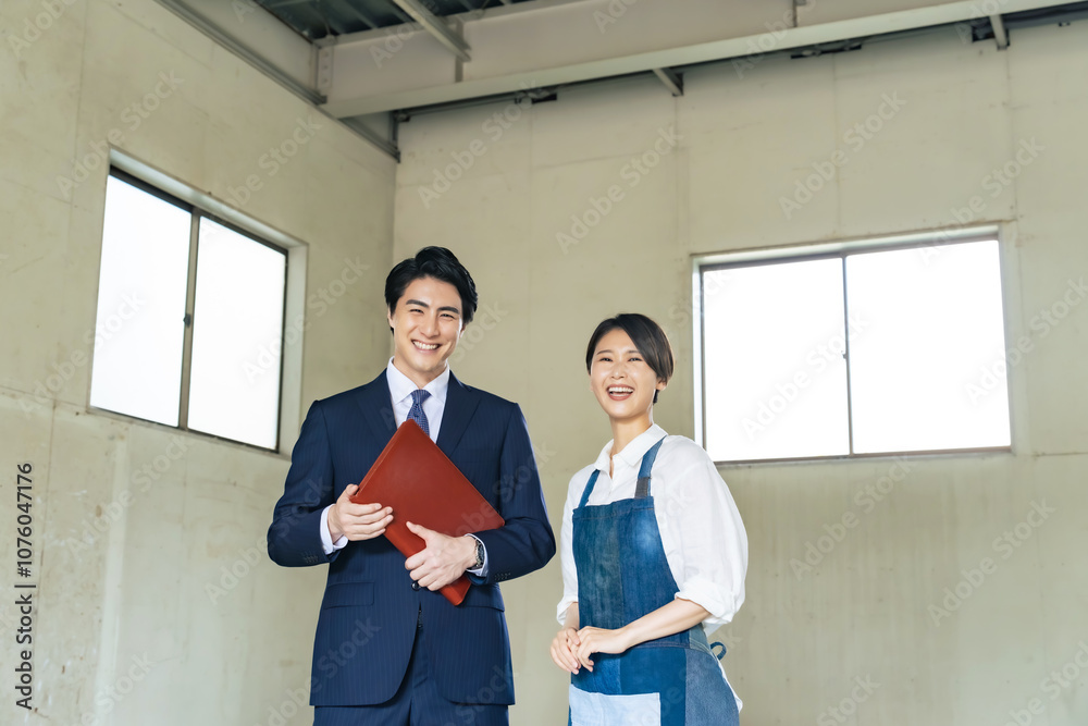 Poster 改装、リノベーション、リフォーム、不動産、物件、仲介、業者、賃貸、開業、コンサル、コンサルタント、コンサルティング、アドバイザー、融資、テナント、笑顔、店長、リノベ、日本人、男性、女性、満足、期待、楽しみ、紹介、パートナー、サポート、経営、営業、ビジネスパーソン、ビジネスマン、査定、買取、商談、店員、スタッフ、中古、ビジネス、内見、ローン、リース、住宅、クラウドファンディング、マッチング、アパート