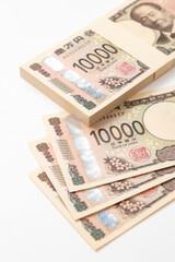 白背景に103万円