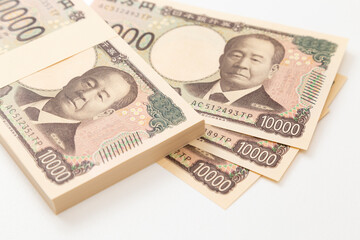 白背景に103万円