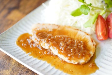 国産豚　とんかつ・トンテキ・丼