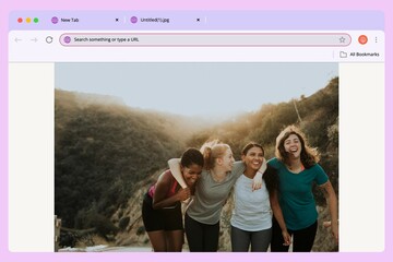 Desktop Frame of a group of woman friend taking a group photo together on the mountain
