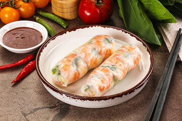 Vietnamese spring roll with prawn