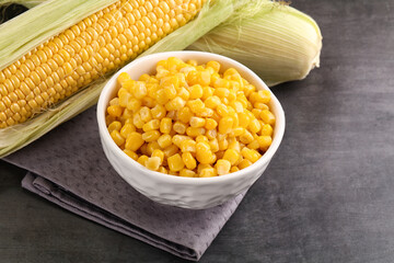 Canned sweet young corn grain