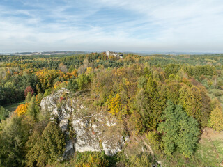 Obraz premium Aerial drone view of stronghold on Birow Hill. Reconstructed stronghold on Birow Hill in the Czestochowa Upland in the village of Podzamcze,Ogrodzieniec, Poland. Limestone rock hill in autumn.