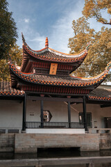 Fototapeta premium chinese temple in the city
