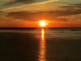 熊本県天草市牛深、日本の夕陽百選に選ばれた魚貫・黒石の美しく、幻想的な東シナ海の夕陽