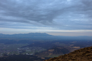 ４月を迎える阿蘇山の風景