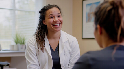 Obraz premium Healthcare professional smiling reassuringly at a client during a consultation in a bright, welcoming office setting