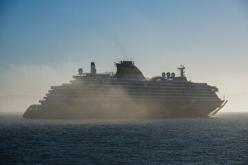Obraz premium Super deluxe luxury cruiseship cruise ship ocean liner yacht Explora arrival in to San Francisco port with Golden Gate and misty foggy cloud bank over water