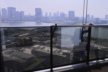 タワマンの窓拭き清掃