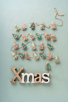 Weihnachtskalender, Zahlen auf gr&uuml;nem Hintergrund