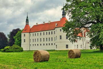 Fürstlich Drehna - Fuerstlich Drehna Schloss - Brandenburg - Deutschland - Wasserschloss - nahe...