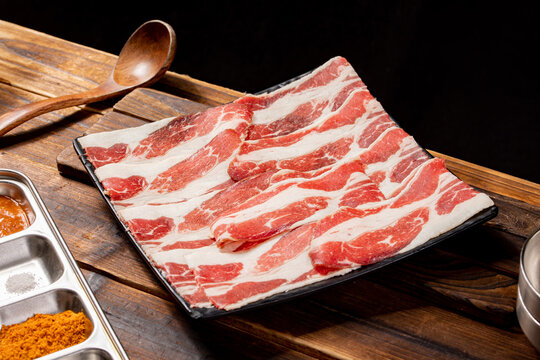 우삼겹
Beef Brisket Slices
牛五花肉
韓国牛バラ
ウサムギョプ
L&aacute;minas de Pecho de Res Coreano
Tranches de Poitrine de B&oelig;uf Cor&eacute;enne
Koreanisches Rinderbrustst&uuml;ck
Корея Биф Брискет
شرائح صدر لحم البقر الكورية
