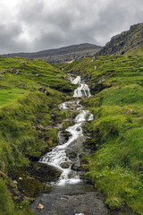 Wasserfall auf den Färöer Inseln