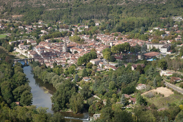 Vue aérienne du village de Saint-Antonin Noble Val dans le Tarn et Garonne