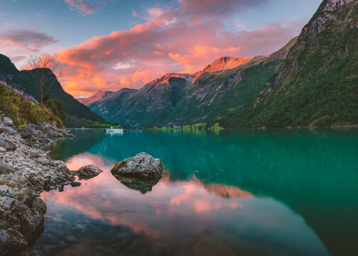 Many shades of sunset (Oldevatnet - Jostedalsbreen - Norway)