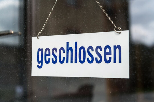 geschlossen Schild an einer Ladent&uuml;r