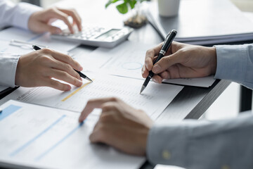 Naklejka premium Business administrator analyzing information marketing and sales growth