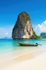 Obraz premium Explore the serene beauty of thailand's pristine beaches with a traditional longtail boat