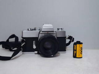 Analoge Spiegelreflexkamera mit Film
