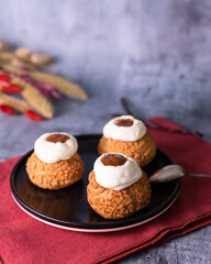 Choux a la crème et au praliné noisette