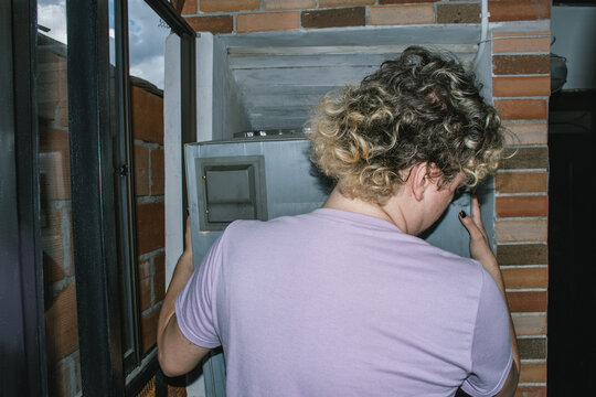 Moving: carrying refrigerator on moving day