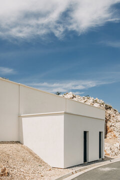 Minimalistic building