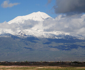 Obraz premium A view from Turkey's highest mountain, Mount Ararat