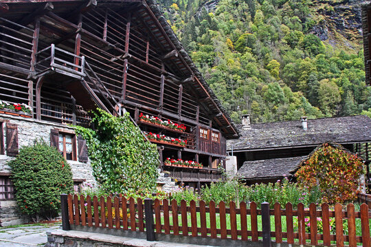 grande casa in stile Walser ad Alagna (Valsesia)
