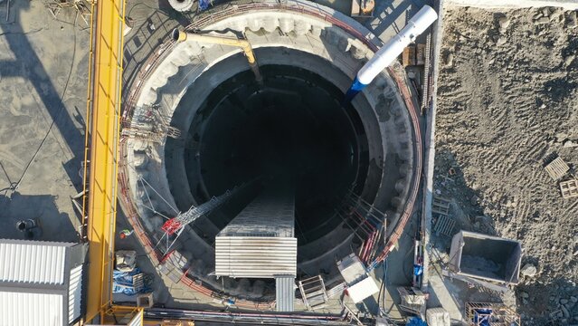 a condition well descending into the subway construction