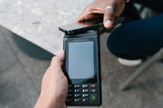 Making a payment with smartphone