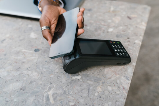 Contactless payment with smartphone