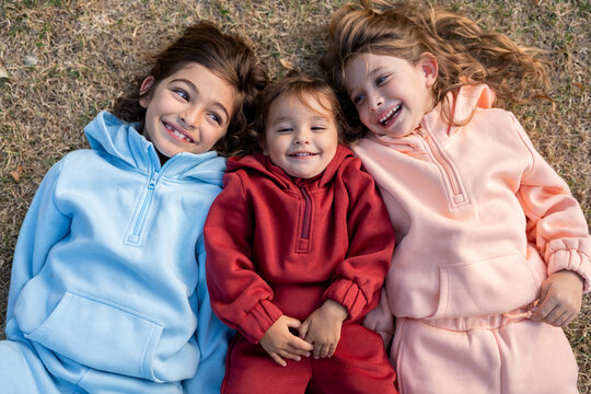 Kids playing in a parc with colourful tracksuit