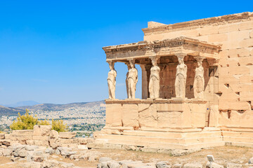 Obraz premium A stone building with a balcony and statues of people on it, Acropolis in Athens