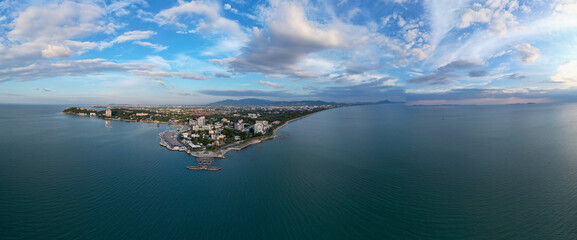 태국 방센 워킹스트리트 근처의 바닷가 미완성 건물 © rokacaptain