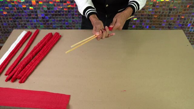 Creating colorful crepe paper churritos to decorate pi&ntilde;ata