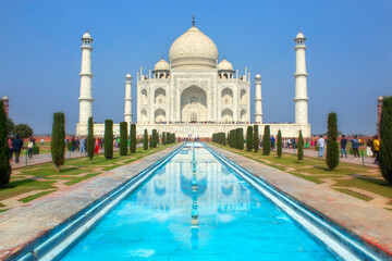 Breathtaking view of the Taj Mahal under clear skies.