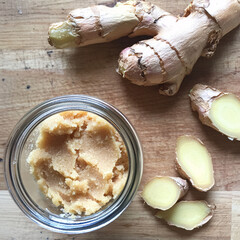 Fototapeta premium Fresh Ginger Root and Ginger Paste on Table, Ginger Root and Paste Ready for Cooking, Natural Ginger Root with Paste on Wooden Table.